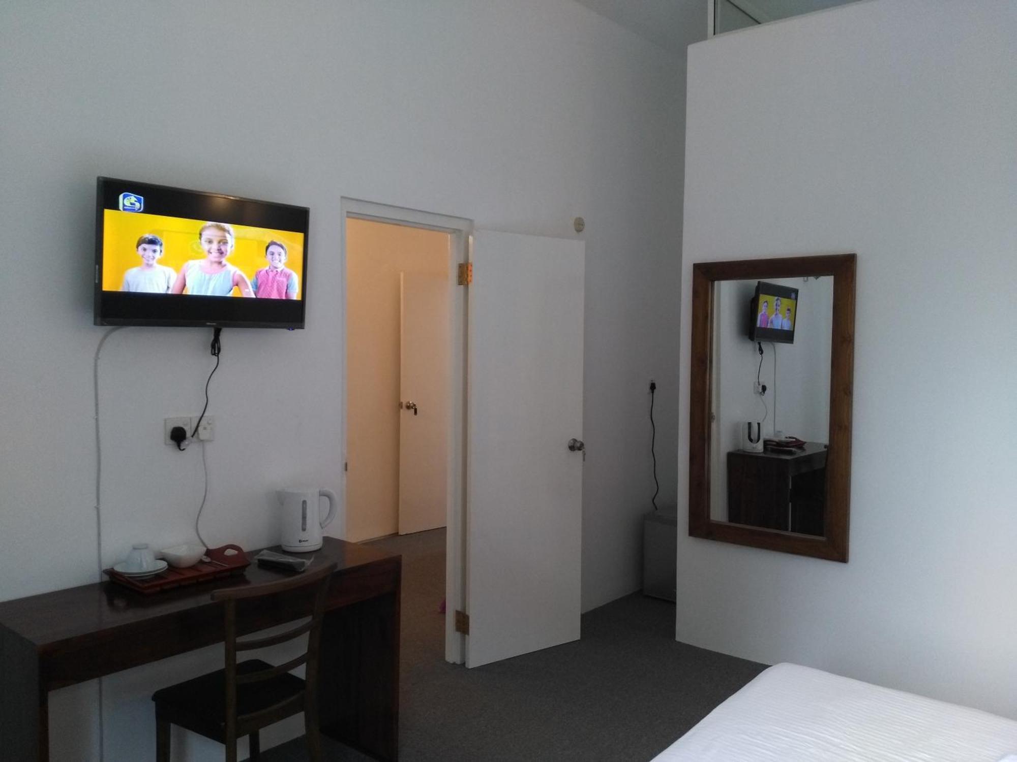 West Inn Colombo Exterior photo