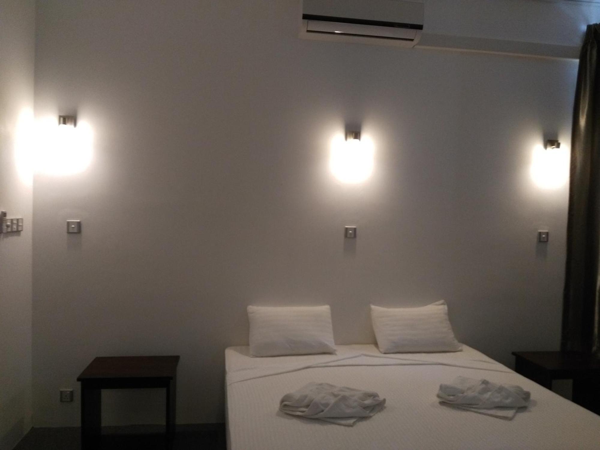 West Inn Colombo Exterior photo